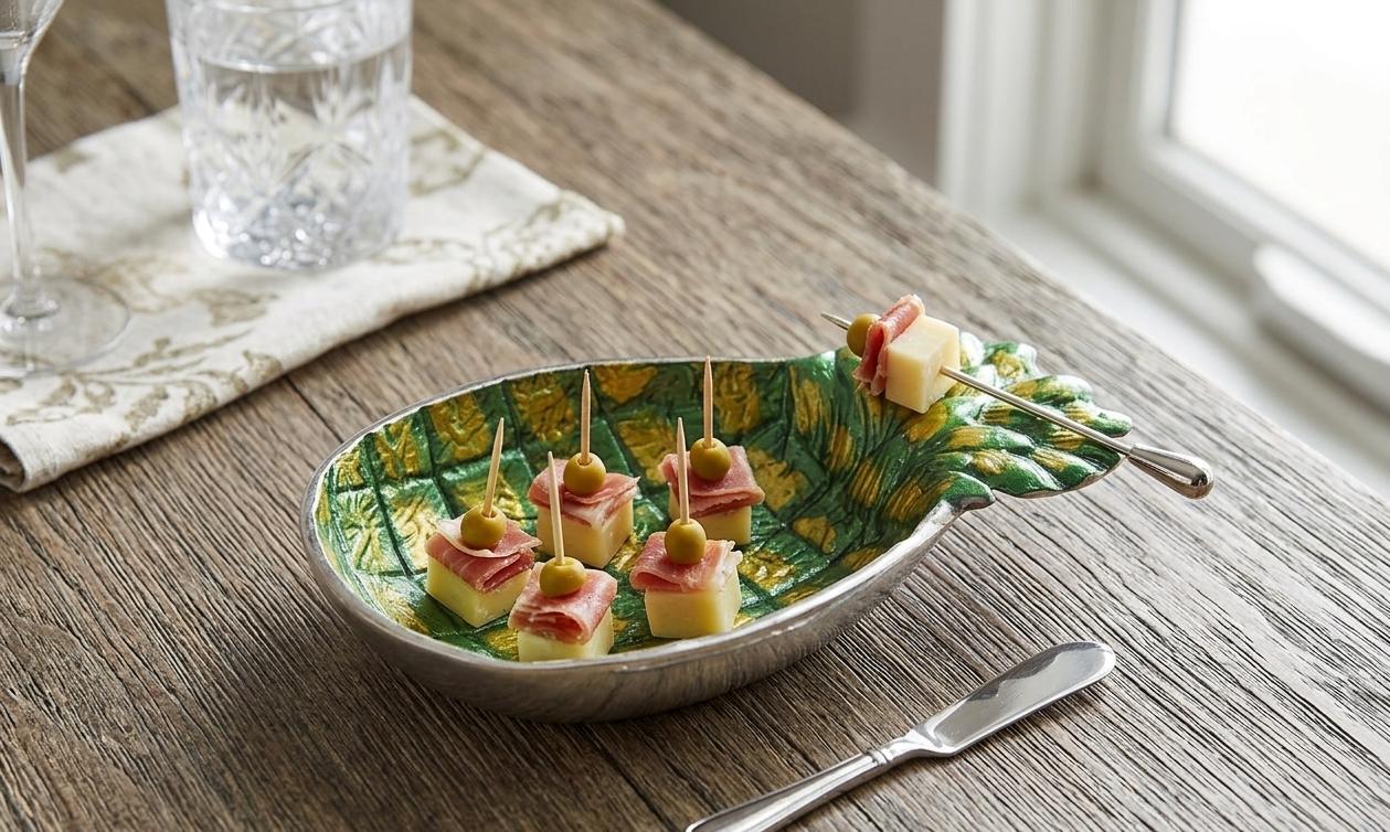 Pineapple Serving Bowl – Tropical Fruit Snack Dish, Elegant Table Centerpiece